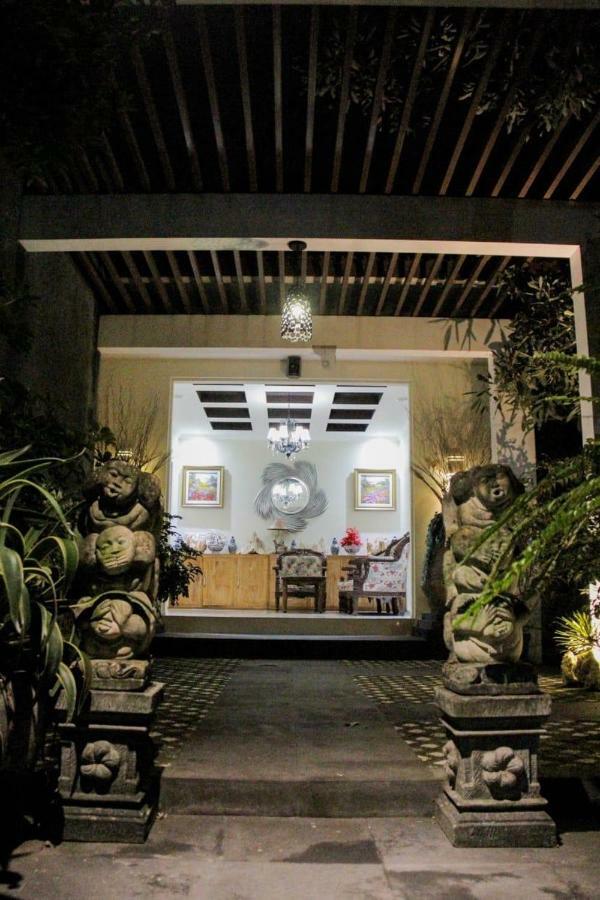 Putri Homestay Sanur Exterior foto